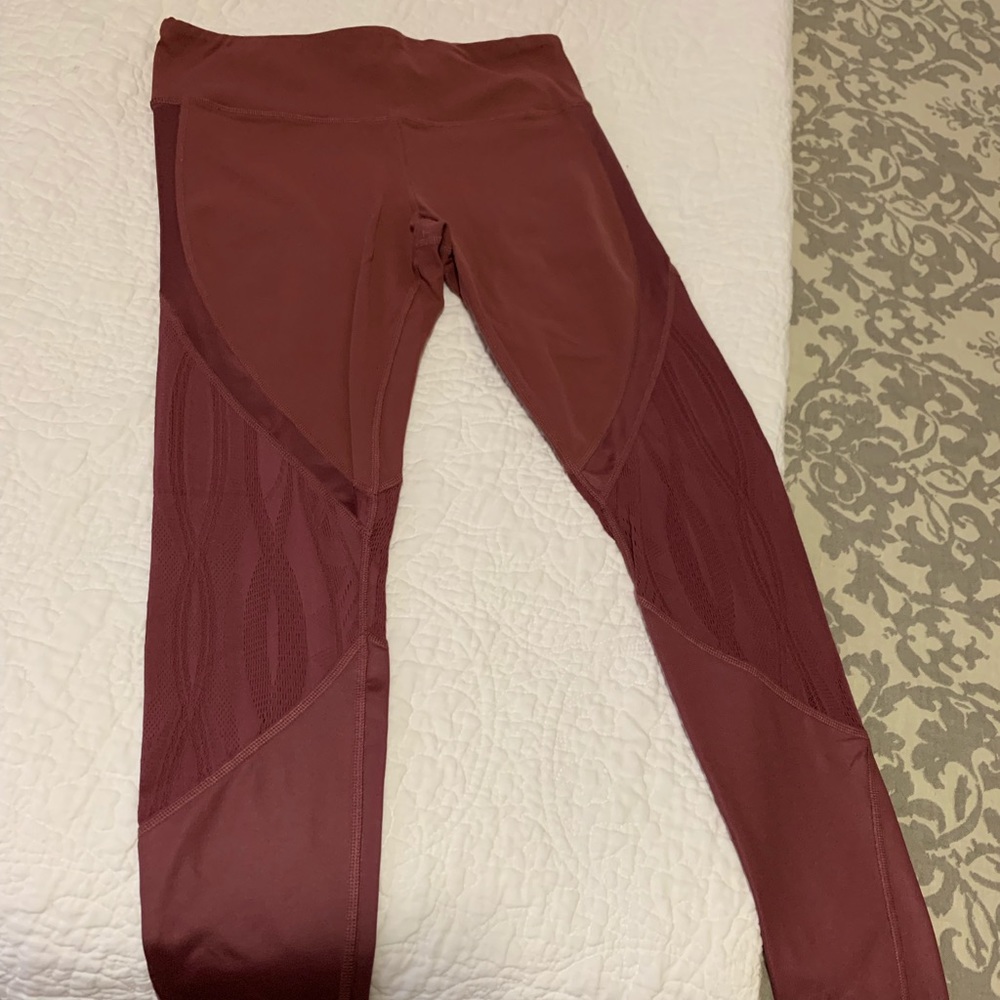 Alo legging with mesh panels sz L
